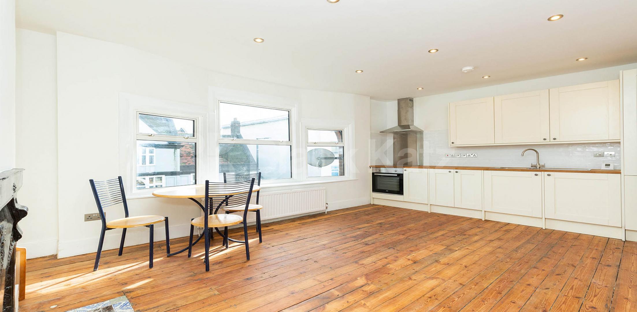 			3 Bedroom, 2 bath, 1 reception Apartment			 Ballards Lane, FINCHLEY CENTRAL N3